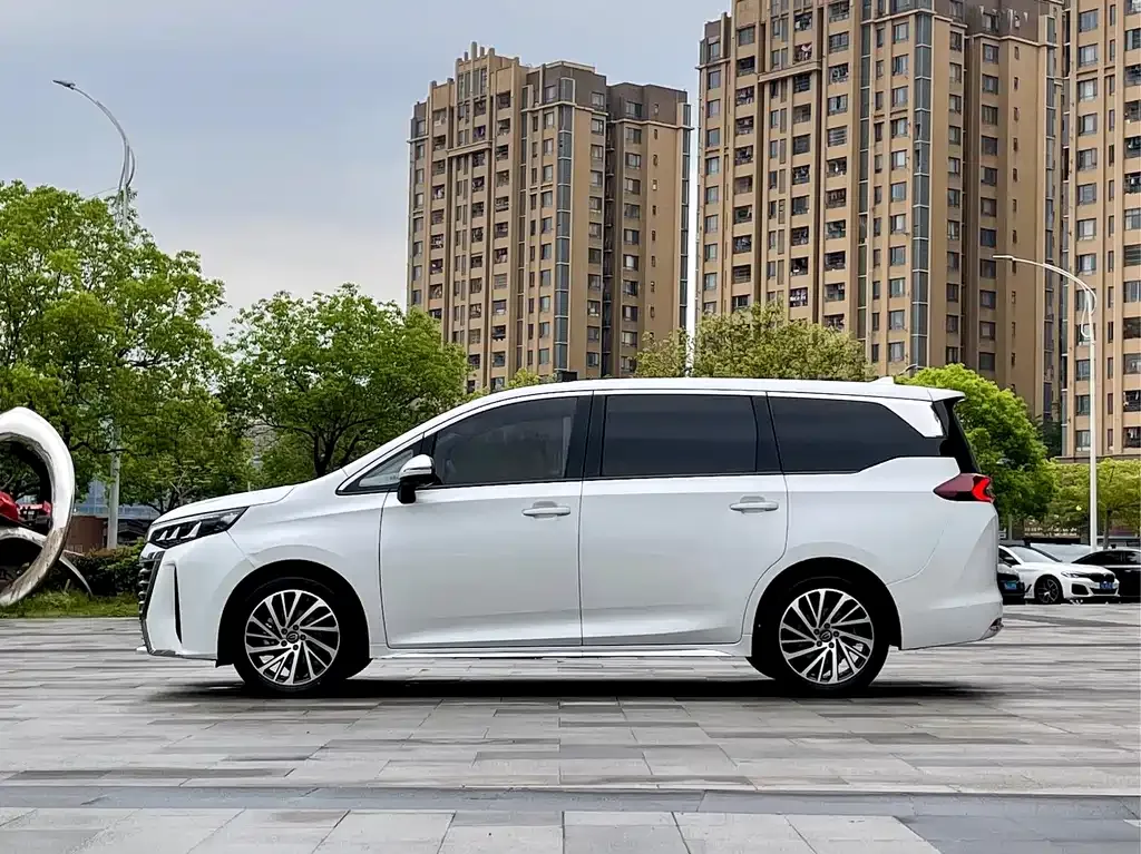 GAC Motor Trumpchi M6 — фото 8