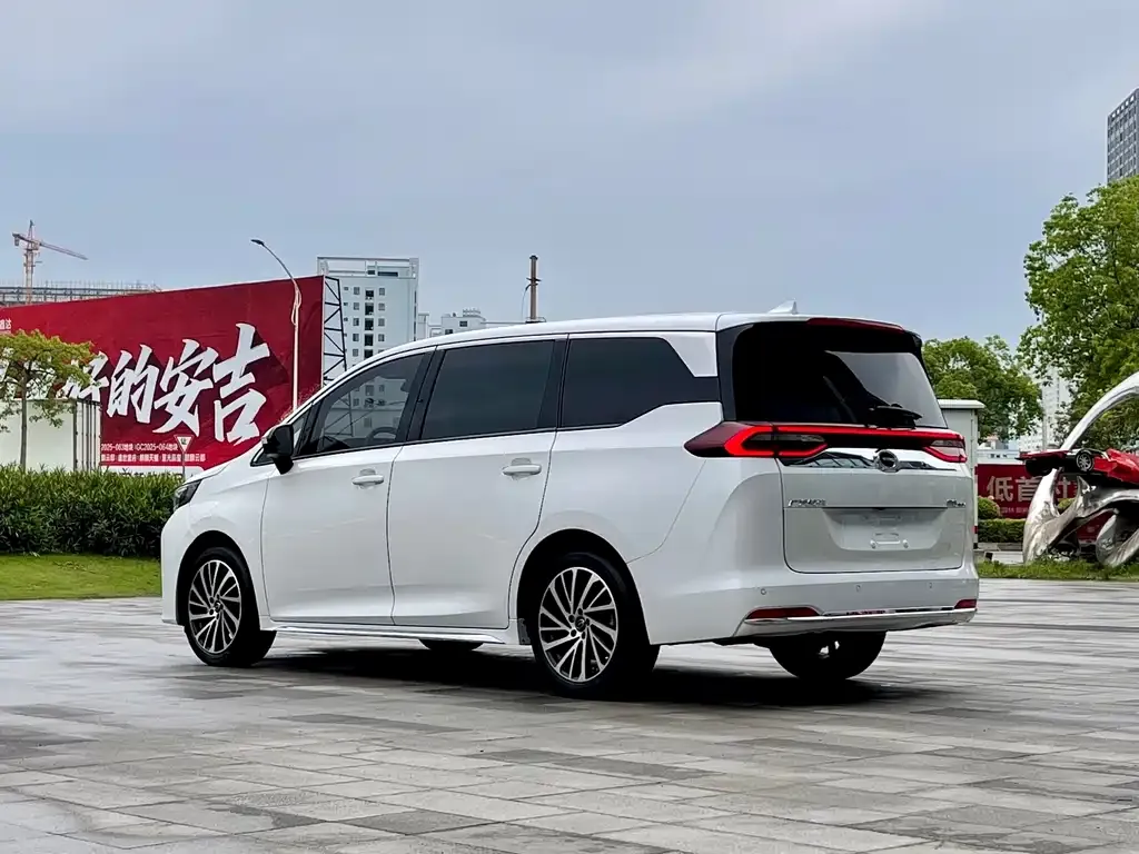 GAC Motor Trumpchi M6 — фото 6