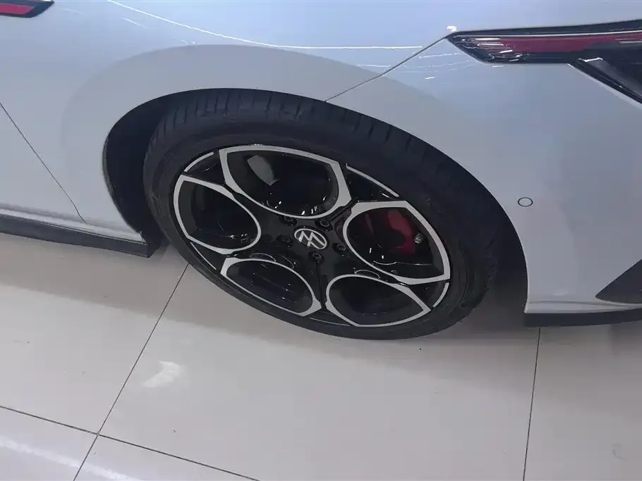 Volkswagen Golf GTI — фото 8