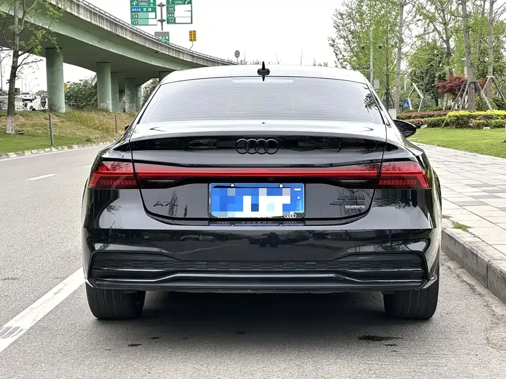 Audi A7L — фото 9