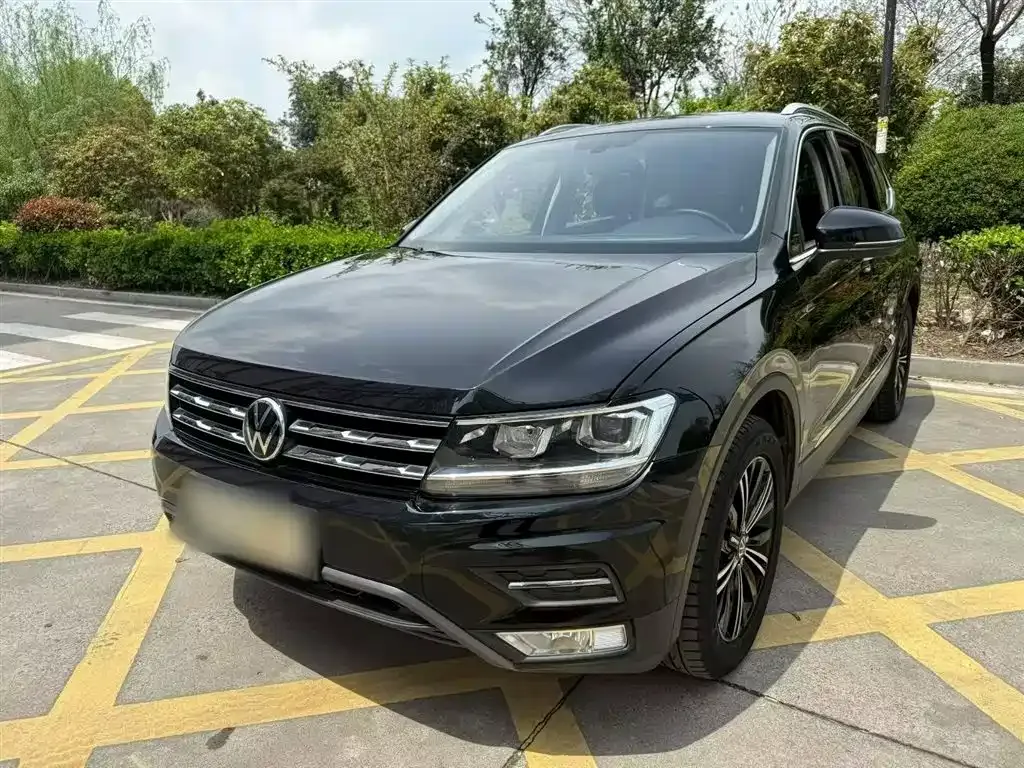 Volkswagen Tiguan L — фото 1