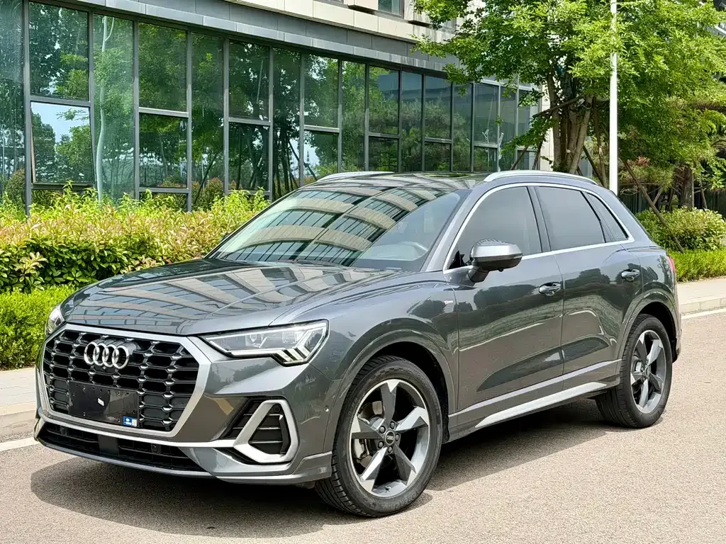 Audi Q3 — фото 1