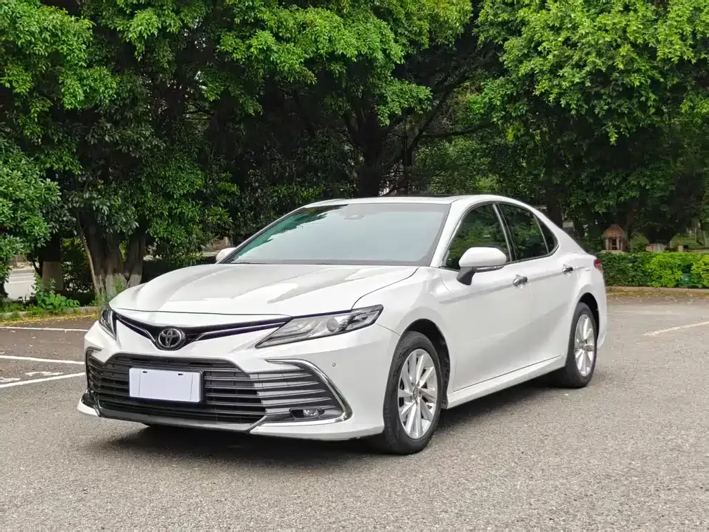 Toyota Camry — фото 4