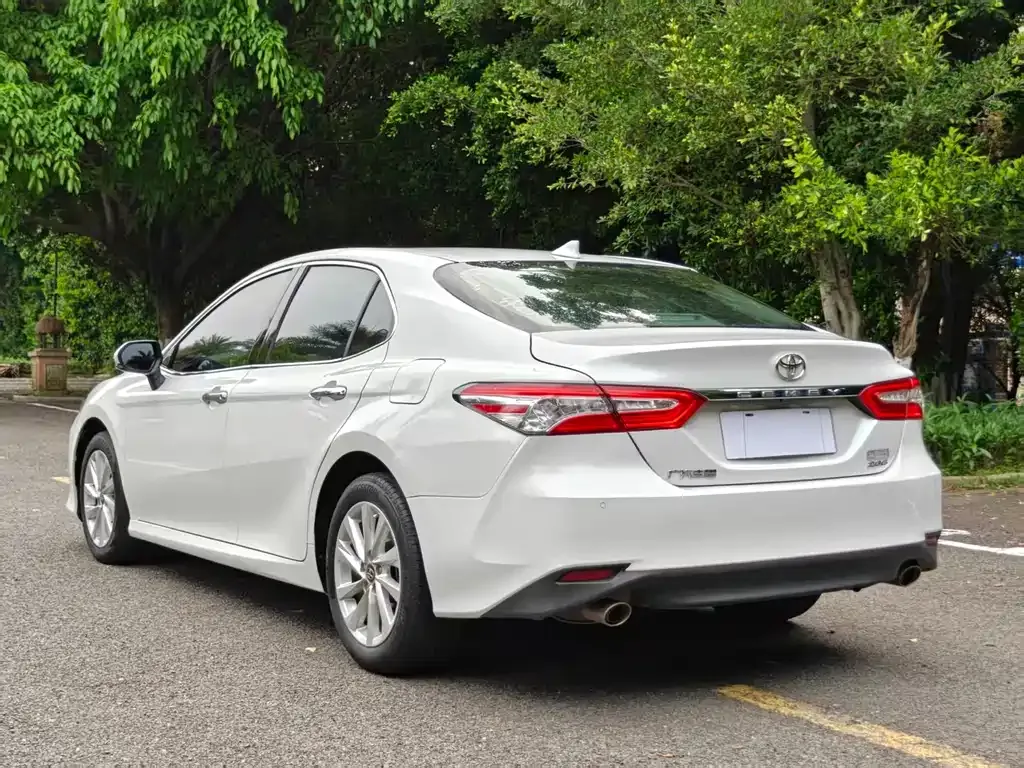 Toyota Camry — фото 5