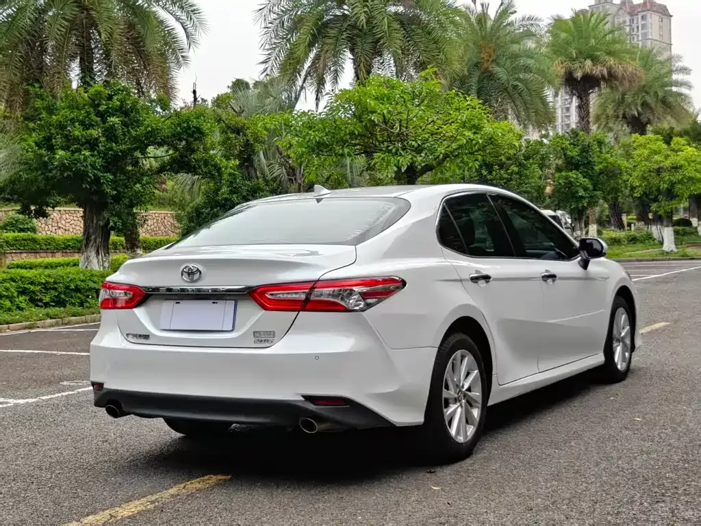 Toyota Camry — фото 10