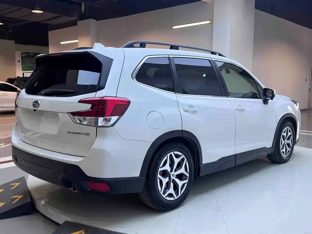 Subaru Forester — фото 5