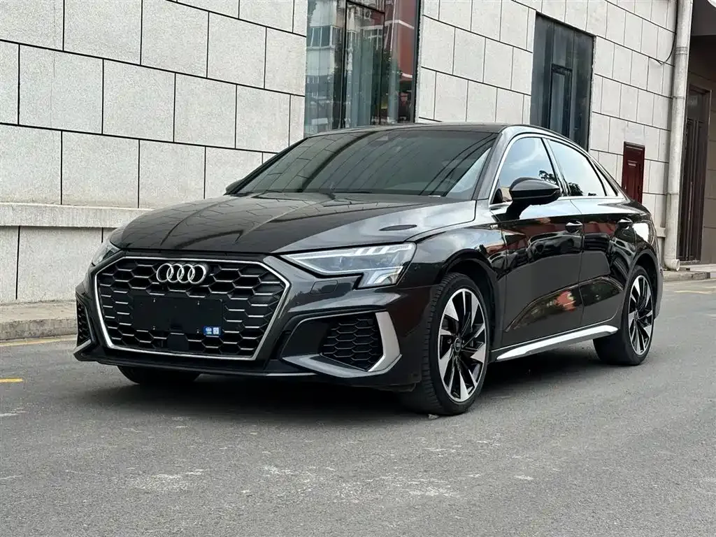 Audi A3 — фото 1