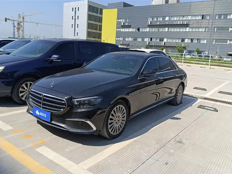 Mercedes-Benz E-Class — фото 1