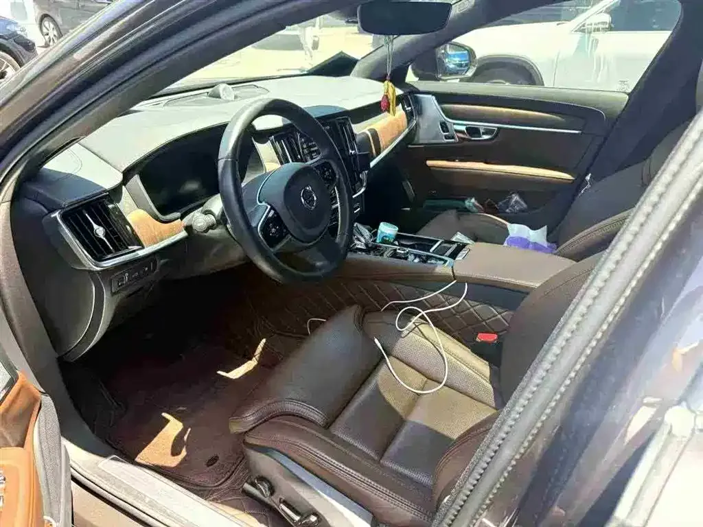 Volvo S90 PHEV 2021 из CN, фото 2
