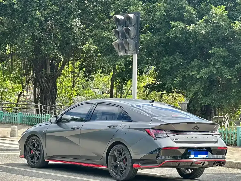 Hyundai Elantra — фото 9