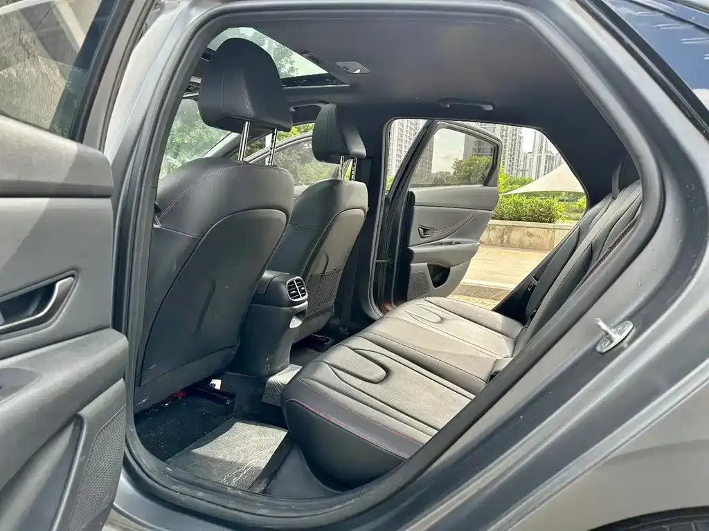 Hyundai Elantra — фото 2
