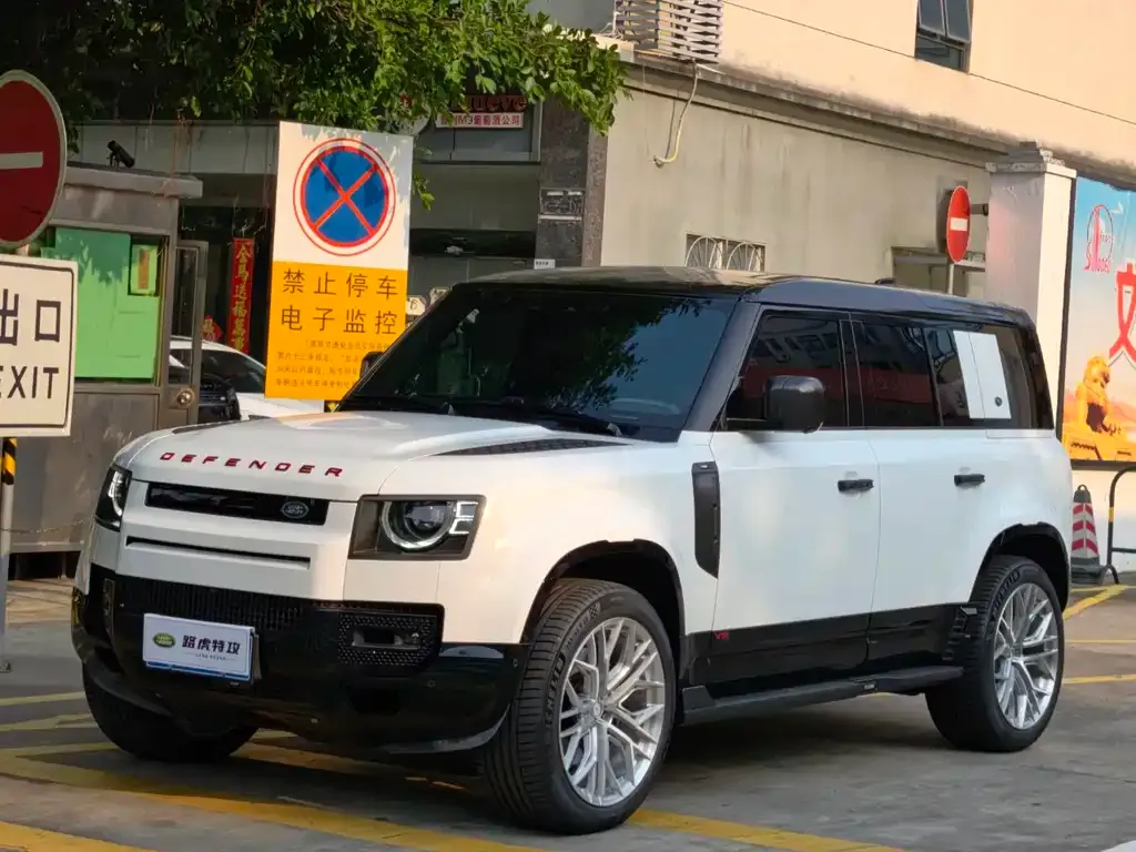 Land Rover Defender — фото 1