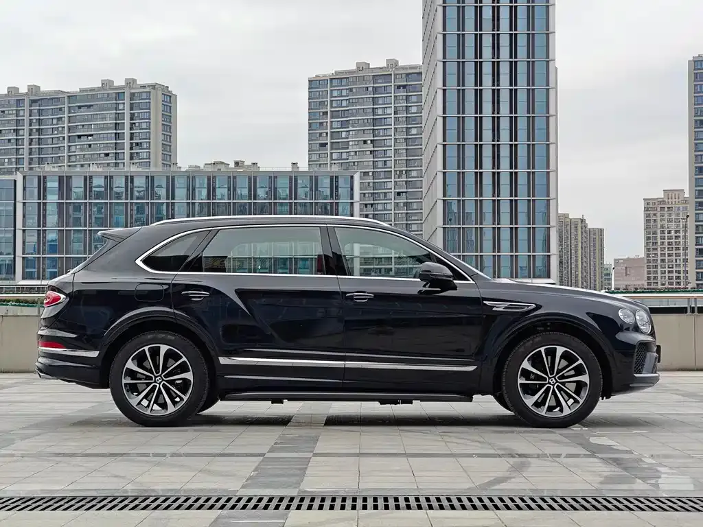 Bentley Bentayga — фото 2