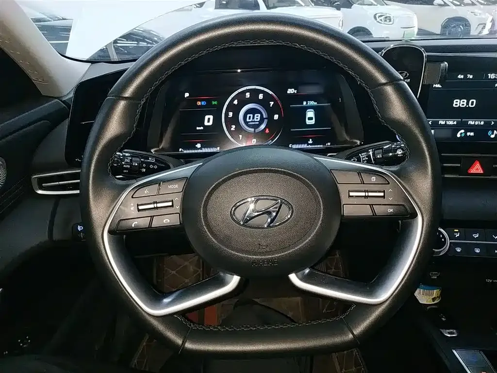 Hyundai Elantra — фото 10