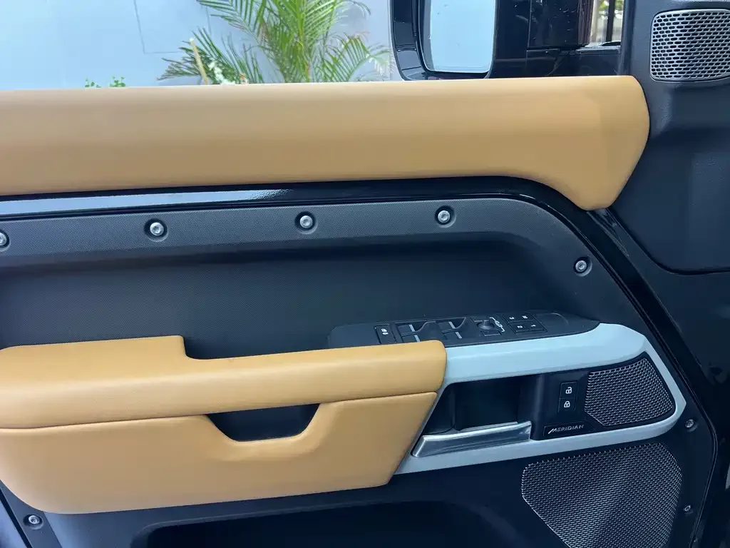 Land Rover Defender — фото 6
