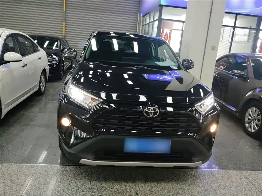 Toyota RAV4 — фото 3
