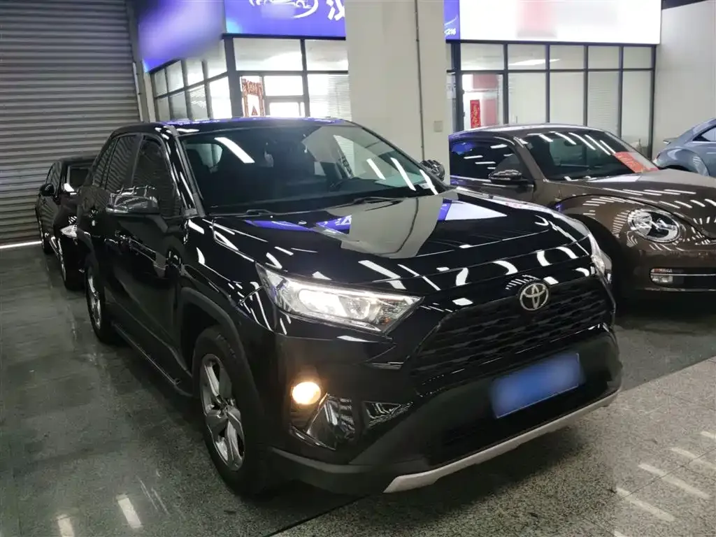 Toyota RAV4 — фото 8