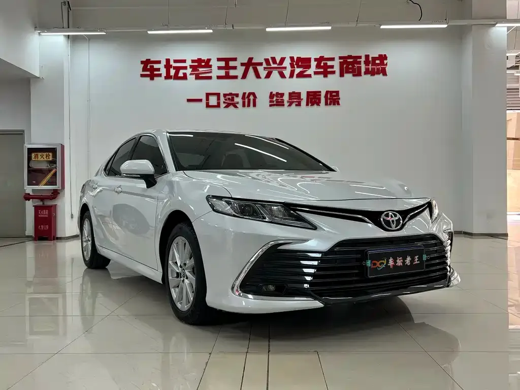 Toyota Camry — фото 9