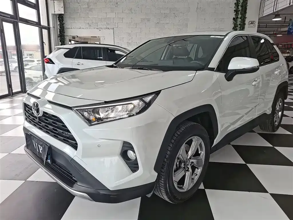 Toyota RAV4 — фото 3