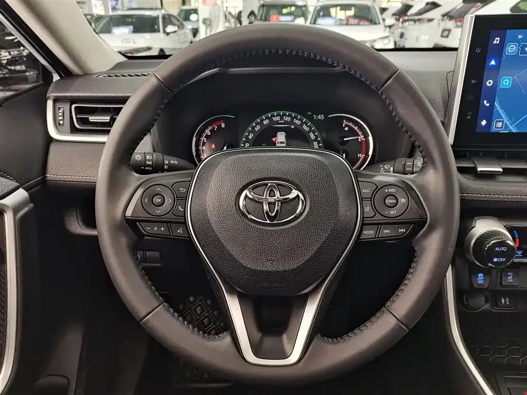 Toyota RAV4 — фото 10