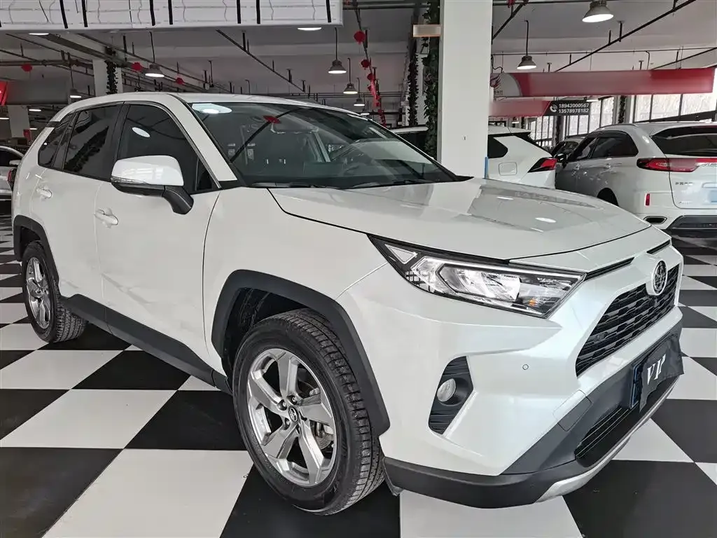 Toyota RAV4 — фото 7