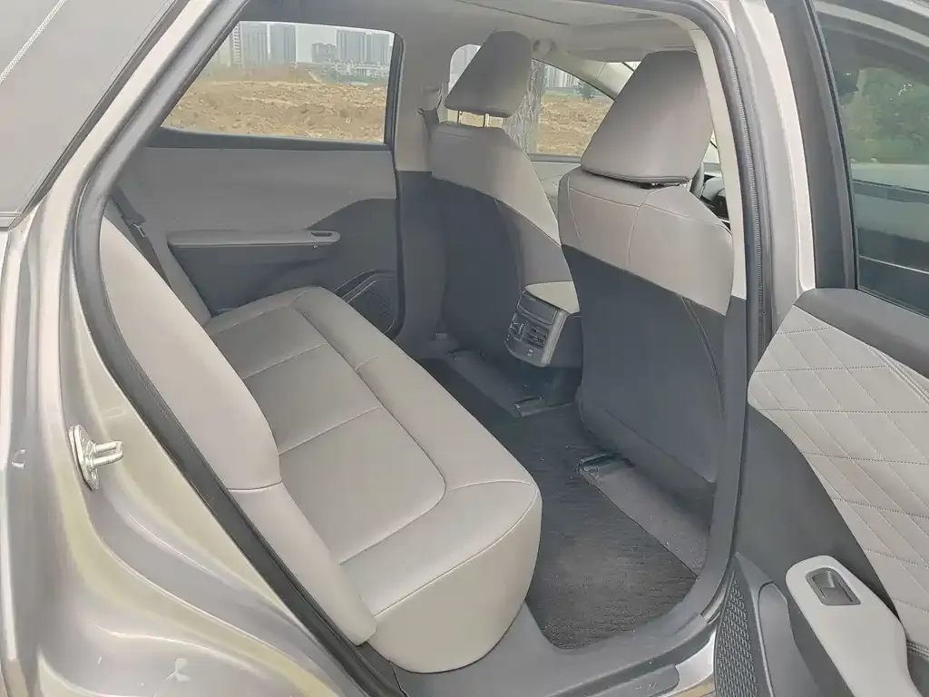 Toyota bZ3 2024 из CN, фото 2