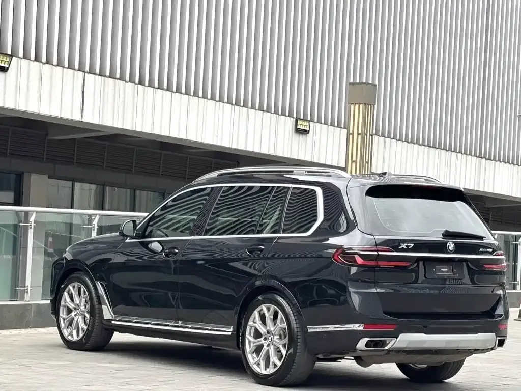 BMW X7 — фото 10