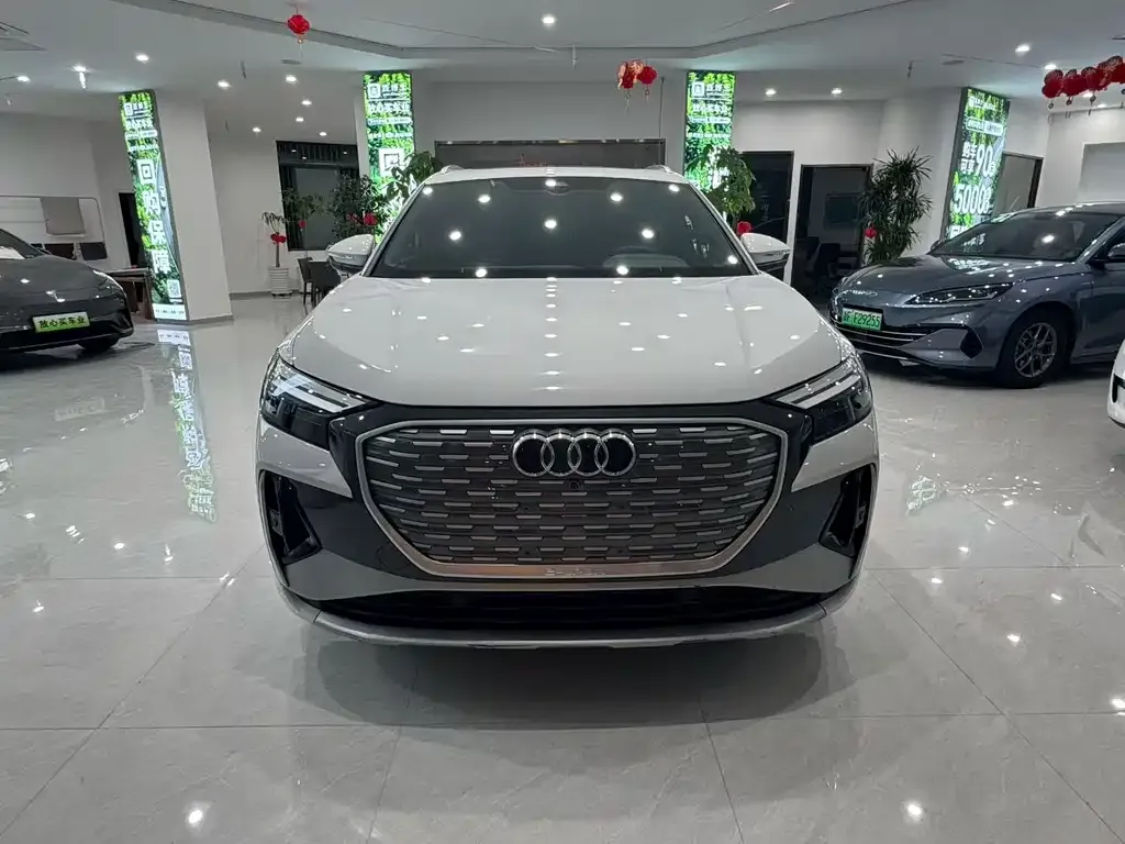 Audi Q4 e-tron — фото 2
