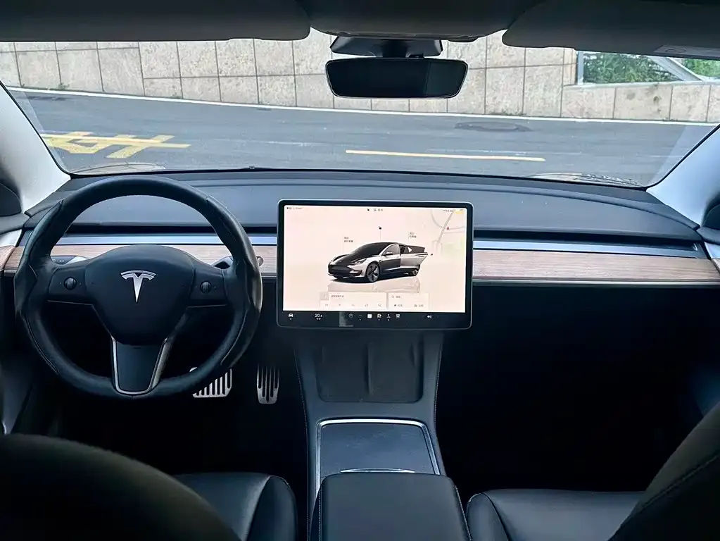 Tesla Model 3 — фото 2