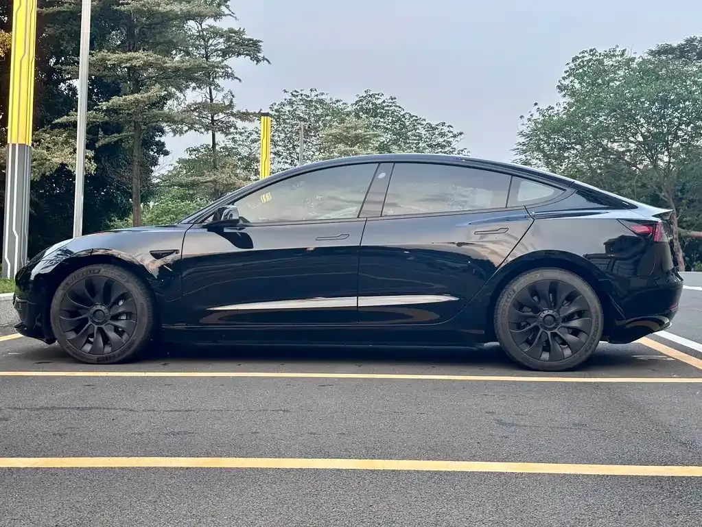 Tesla Model 3 — фото 9