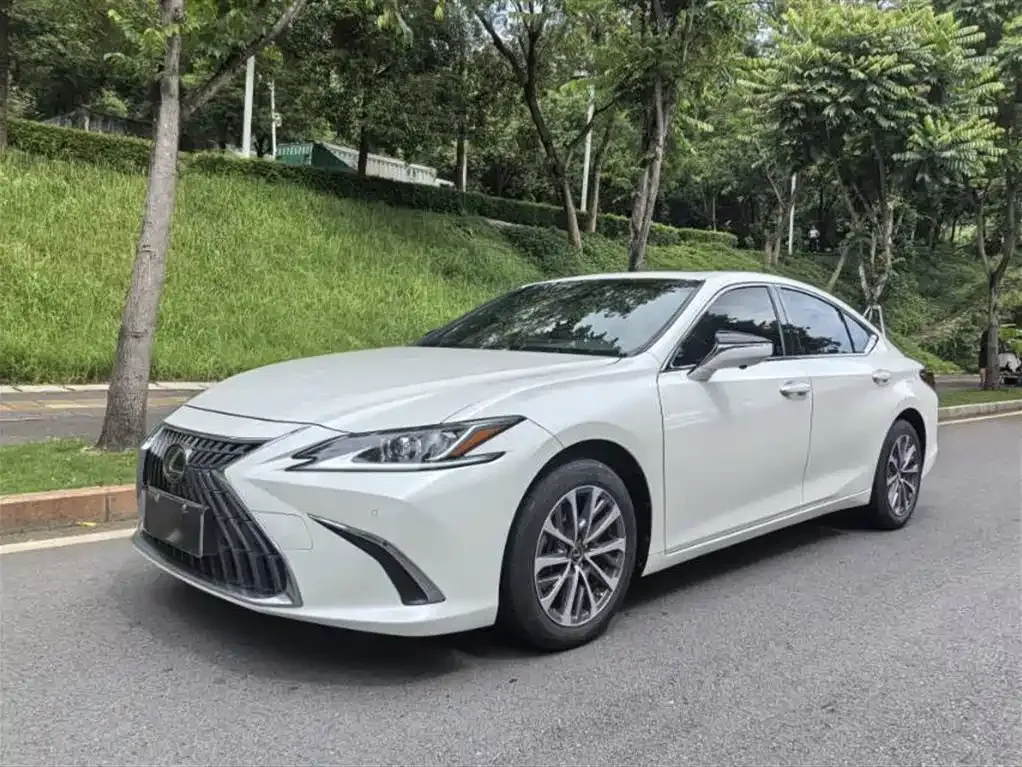 Lexus ES — фото 1