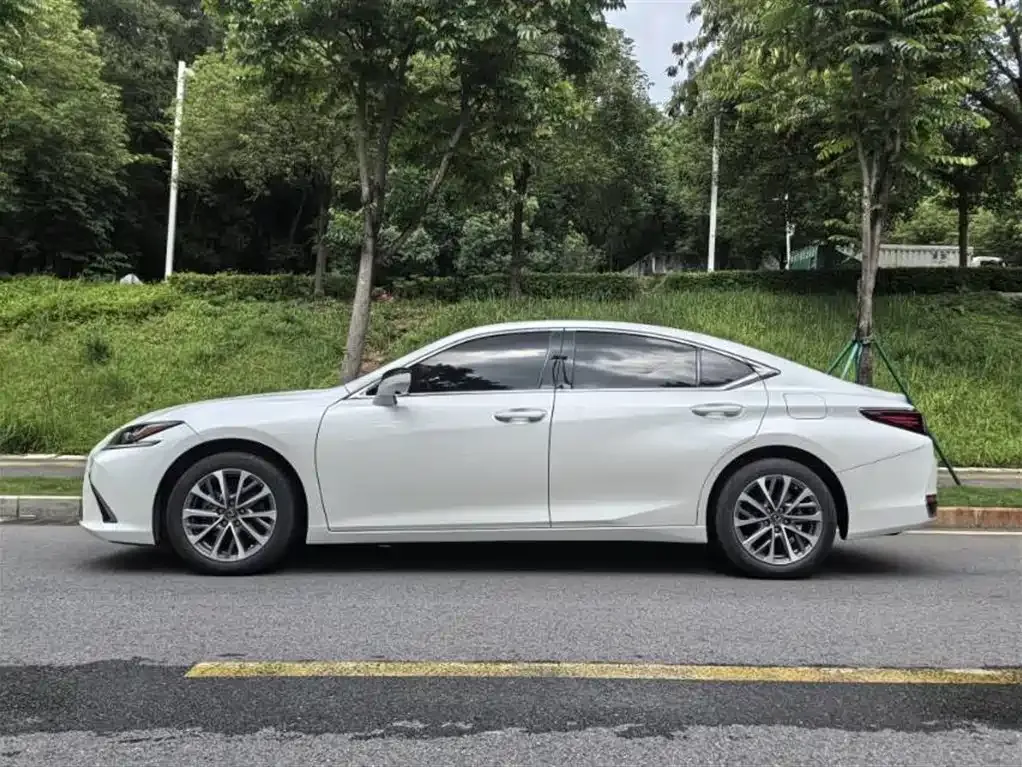 Lexus ES — фото 7
