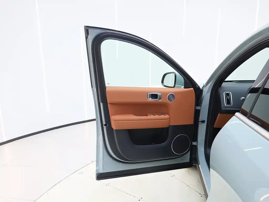 Li Auto L6 — фото 5