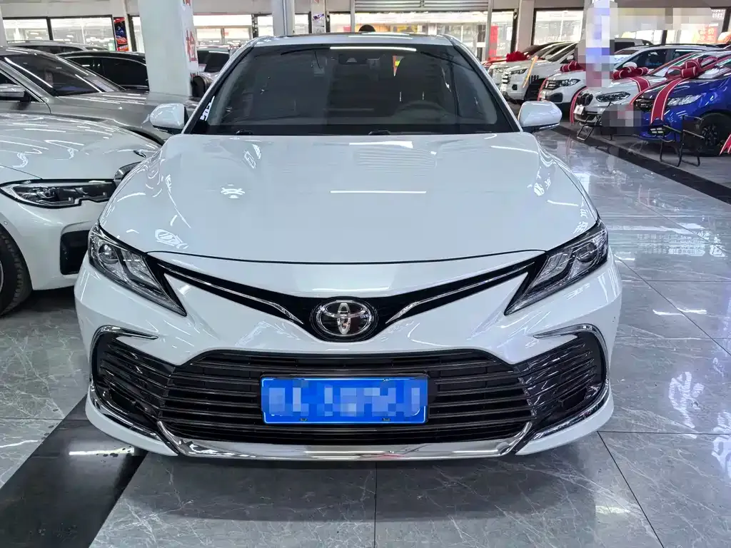 Toyota Camry — фото 10