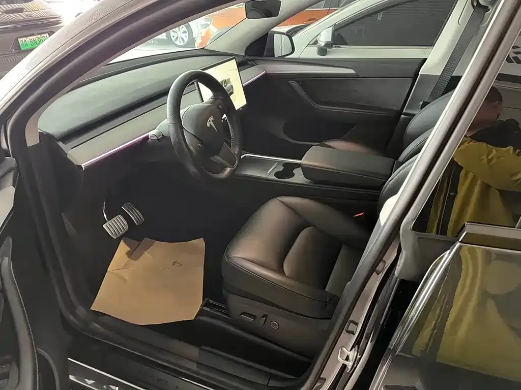 Tesla Model Y — фото 6