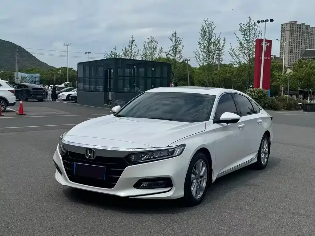 Honda Accord — фото 8