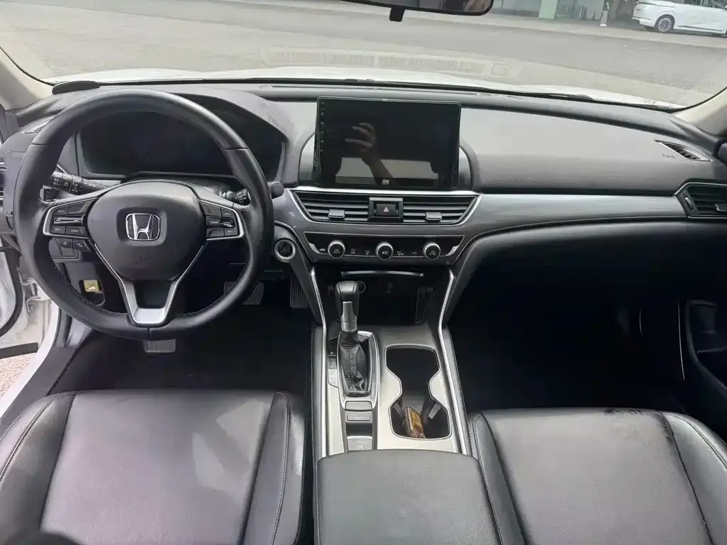 Honda Accord — фото 7