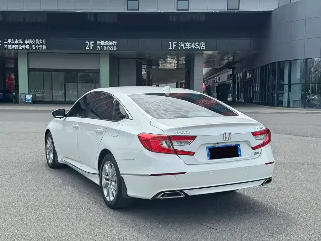 Honda Accord — фото 10