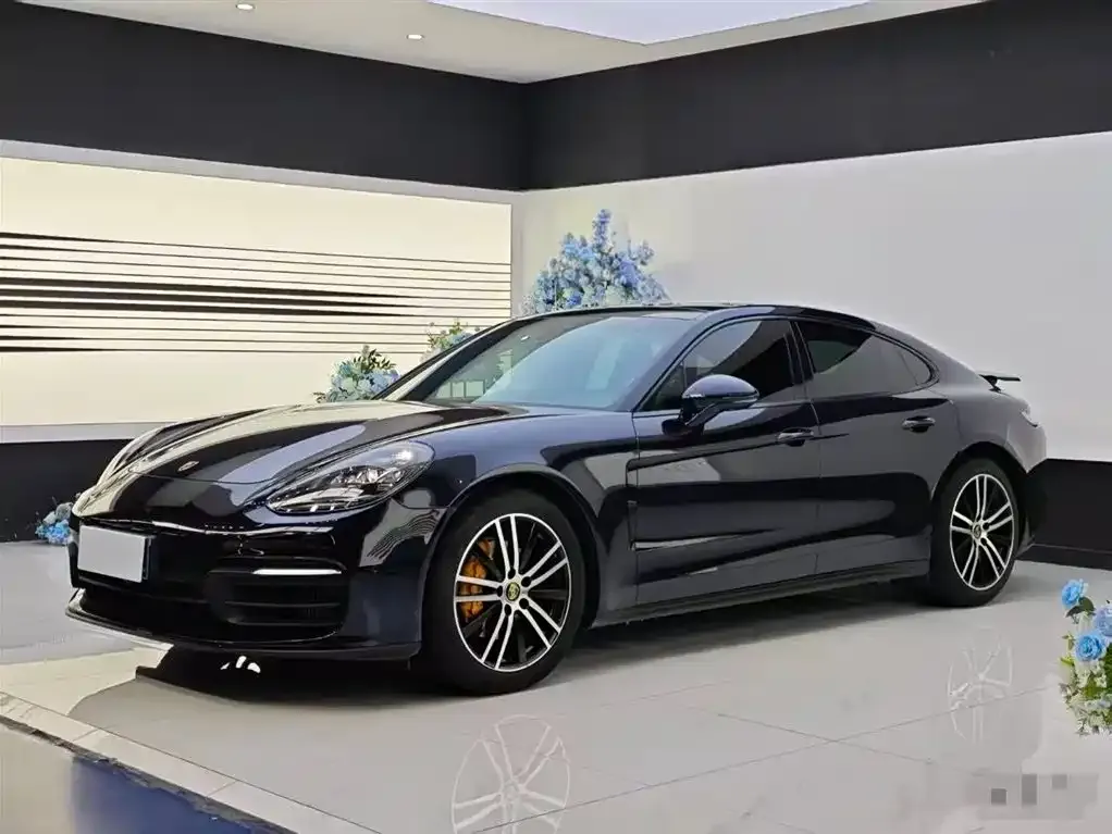 Porsche Panamera — фото 1