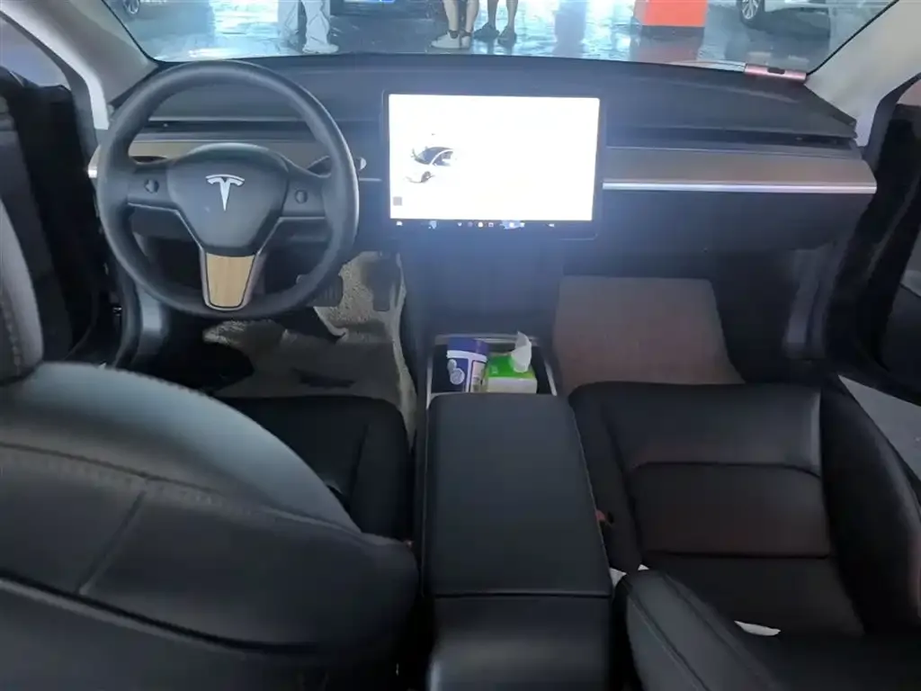 Tesla Model 3 — фото 10