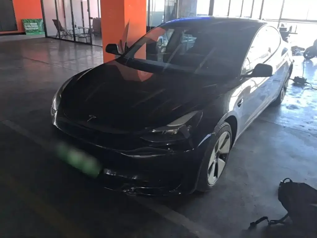 Tesla Model 3 — фото 4
