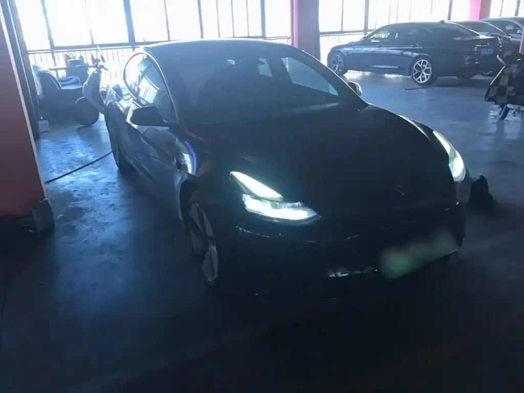 Tesla Model 3 — фото 8