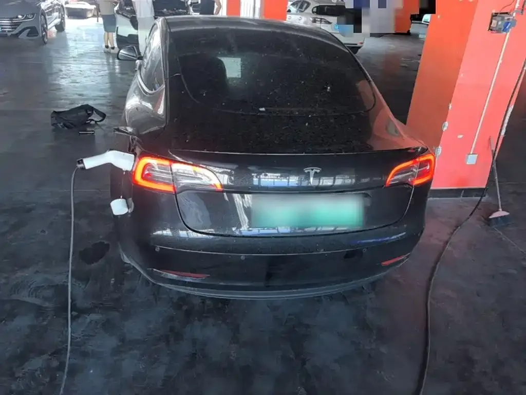 Tesla Model 3 — фото 5