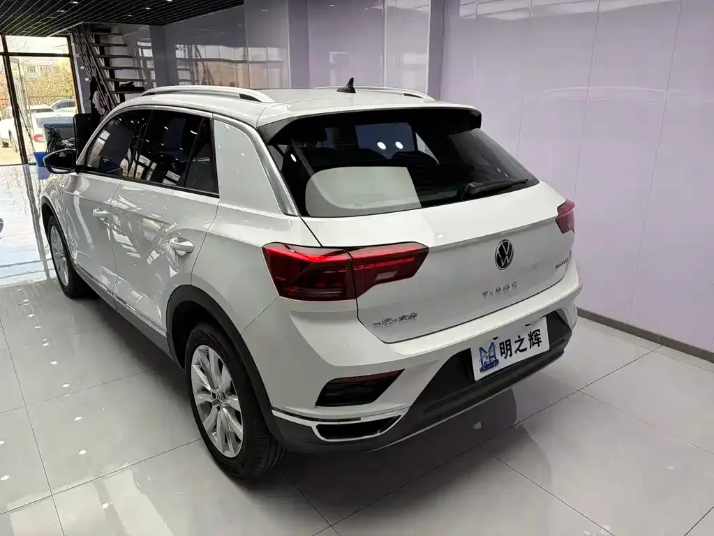 Volkswagen T-Roc — фото 9