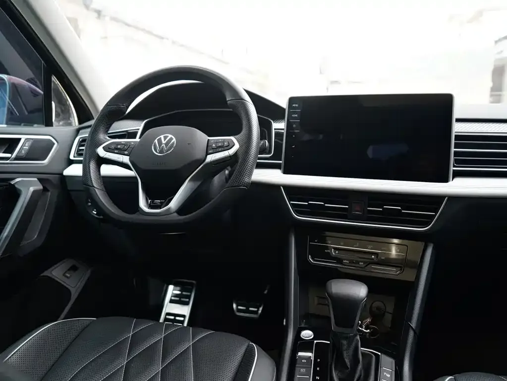 Volkswagen Tiguan L — фото 4