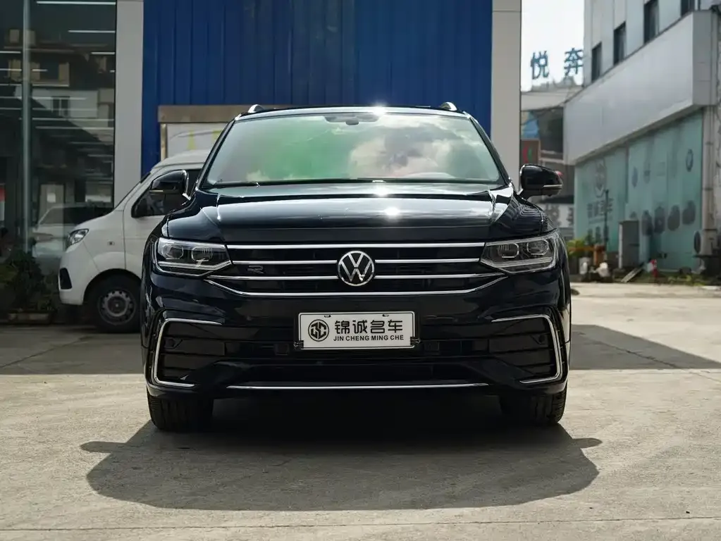 Volkswagen Tiguan L — фото 10