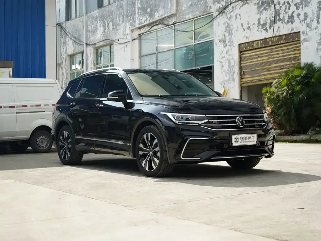 Volkswagen Tiguan L — фото 9
