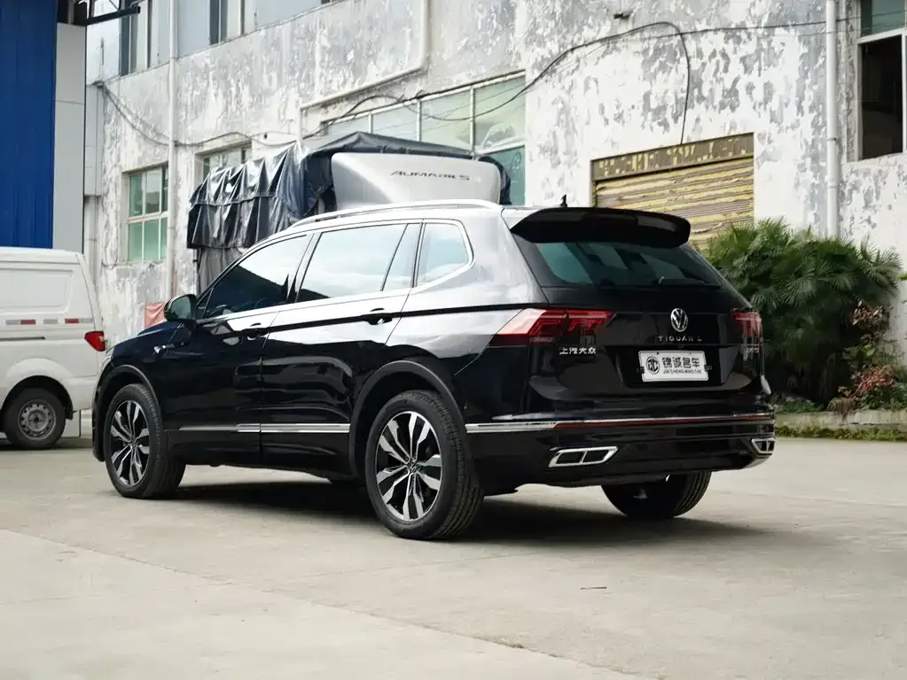 Volkswagen Tiguan L — фото 7