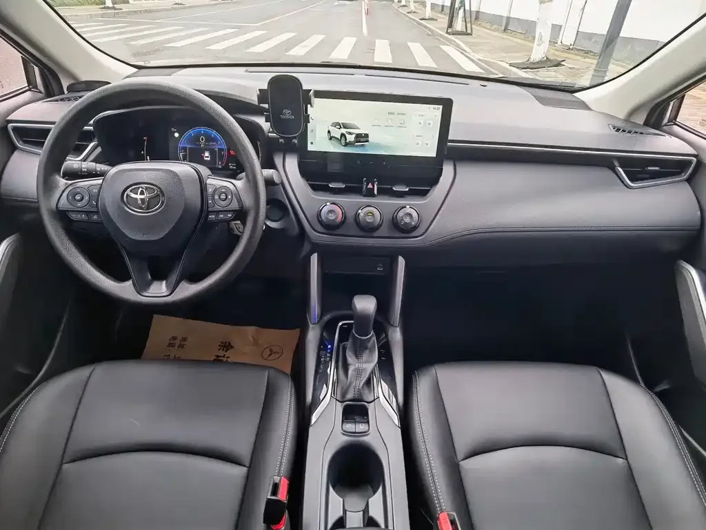 Toyota Corolla Cross — фото 3
