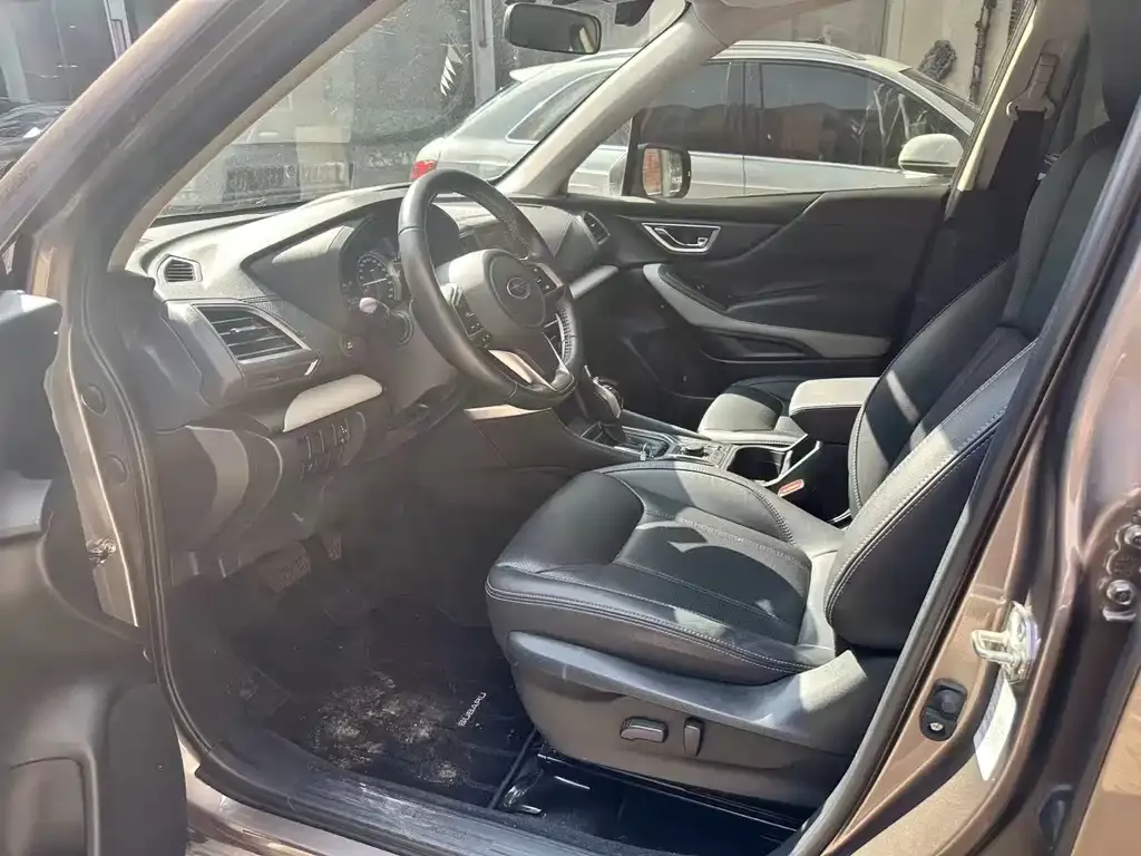 Subaru Forester — фото 4